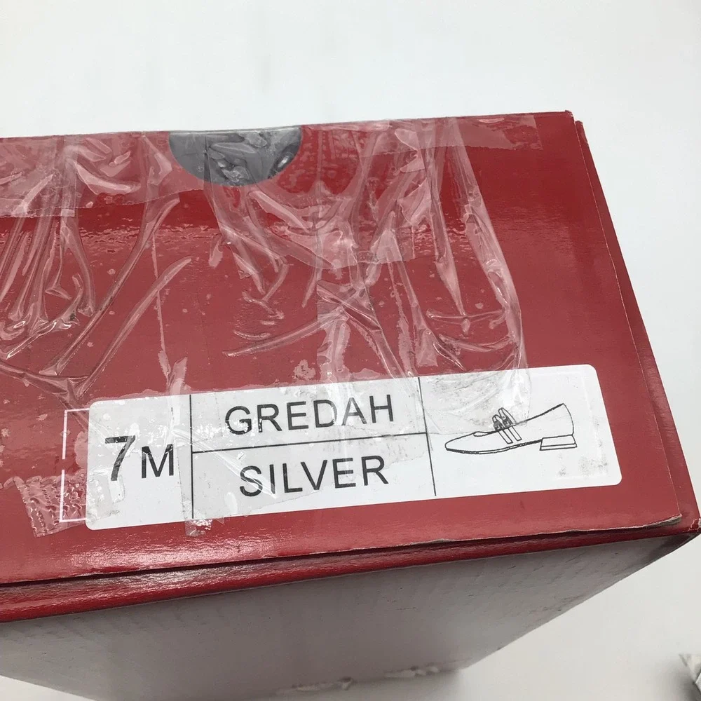 Journee Collection Gredah Silver Metallic Square Toe Mary Jane Flats Size 7M NEW